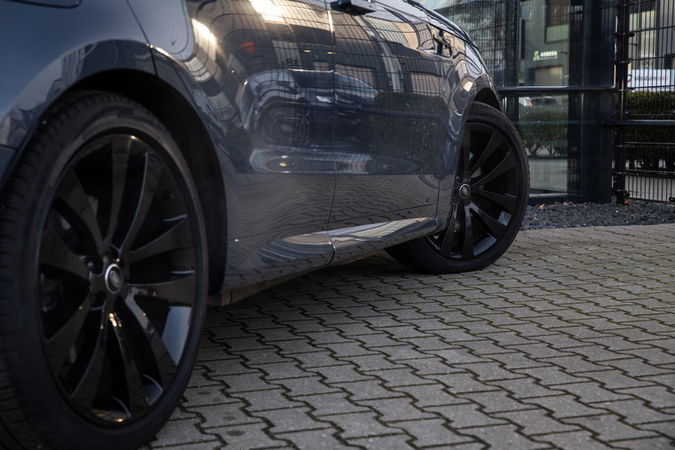 Vehicle Image 9