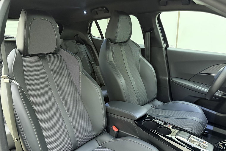Vehicle Image 14
