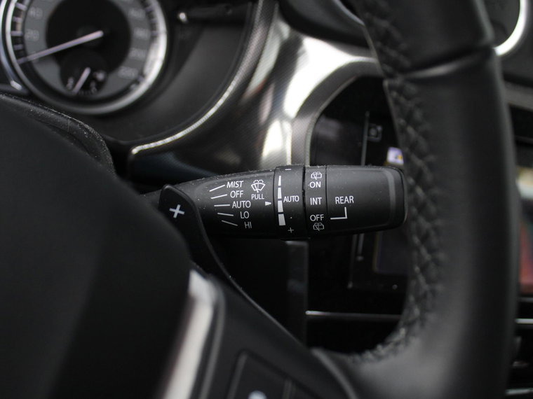 Vehicle Image 25