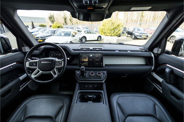 Vehicle Image 25