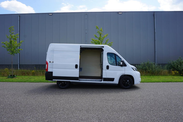 Vehicle Image 33