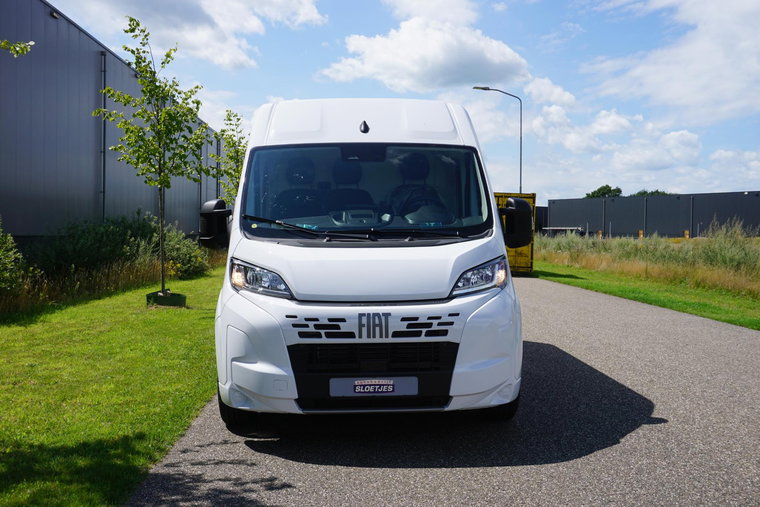 Vehicle Image 38
