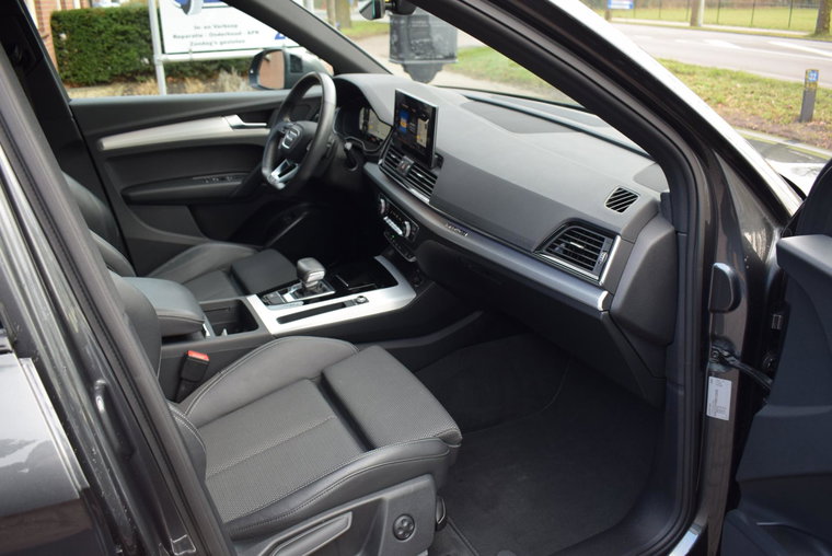 Vehicle Image 13