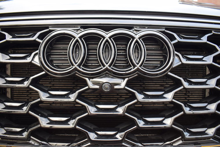 Vehicle Image 9