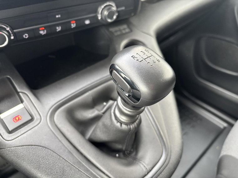 Vehicle Image 24