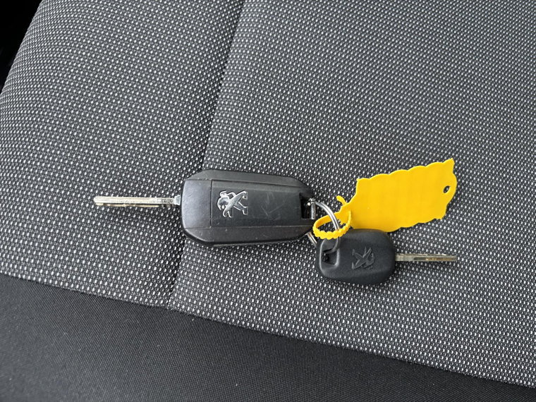 Vehicle Image 25