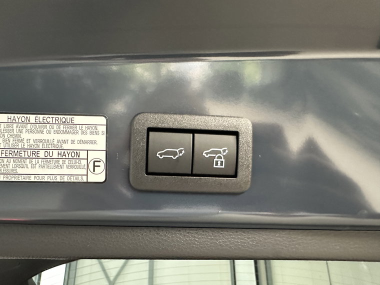 Vehicle Image 32