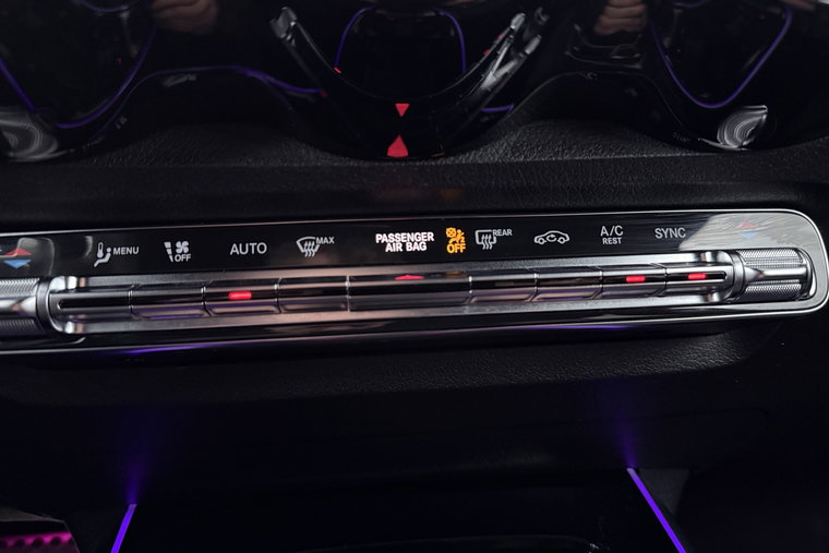 Vehicle Image 33
