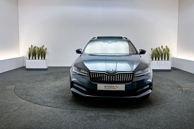 Vehicle Image 9