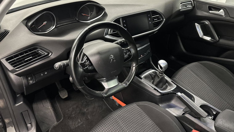 Vehicle Image 24