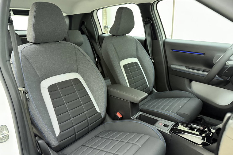 Vehicle Image 11