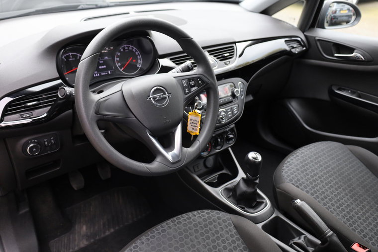Vehicle Image 25