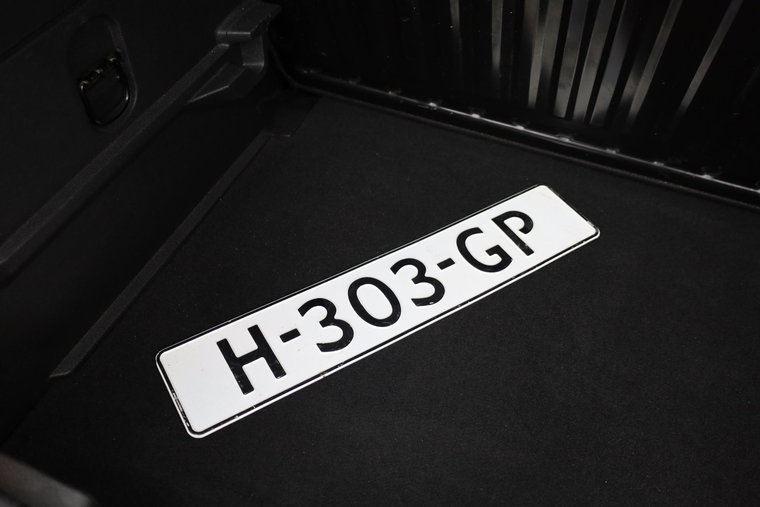 Vehicle Image 32