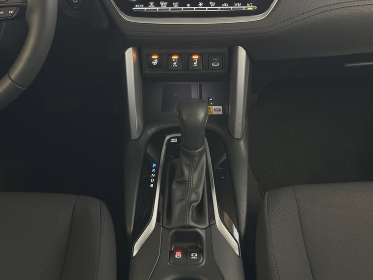 Vehicle Image 25