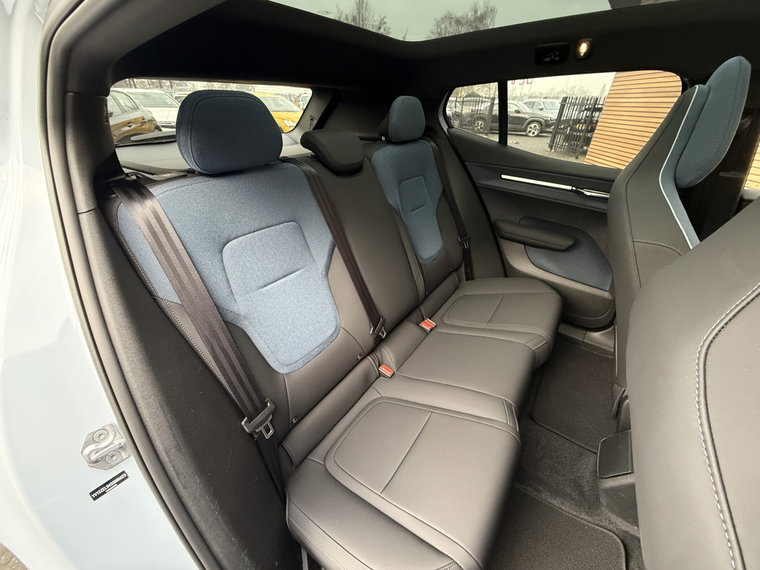 Vehicle Image 23