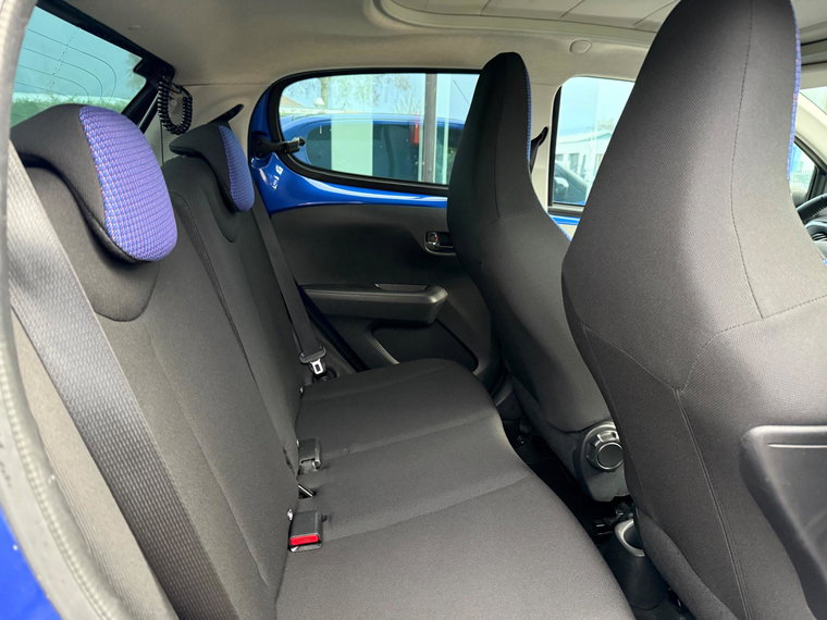 Vehicle Image 13