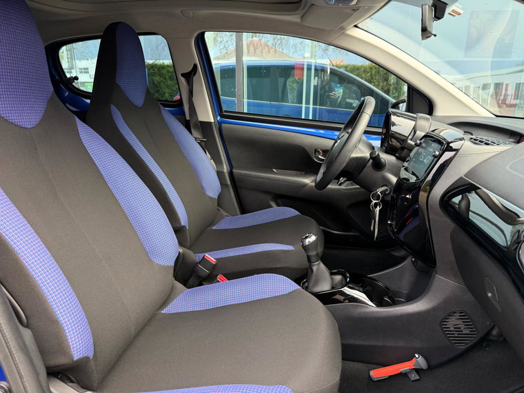 Vehicle Image 14