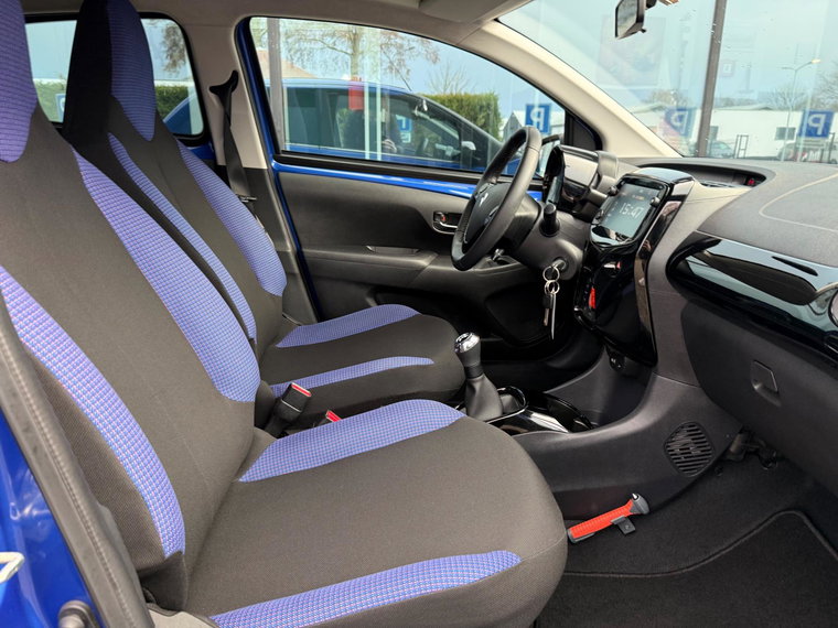 Vehicle Image 15