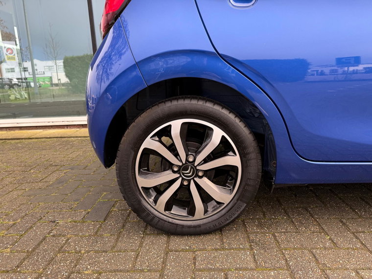 Vehicle Image 16