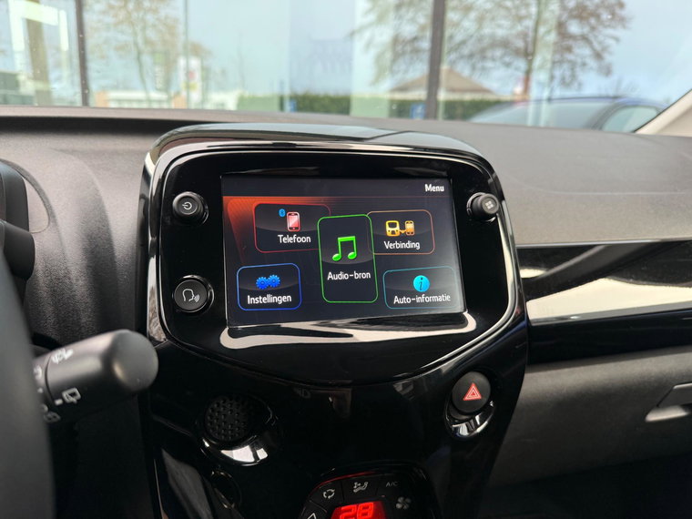 Vehicle Image 6