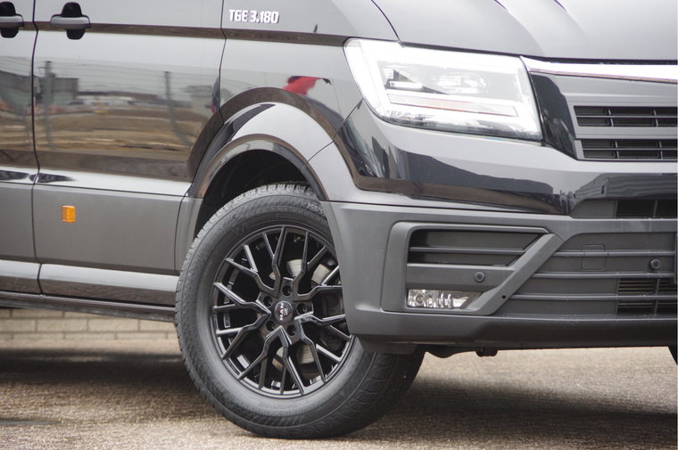 Vehicle Image 32