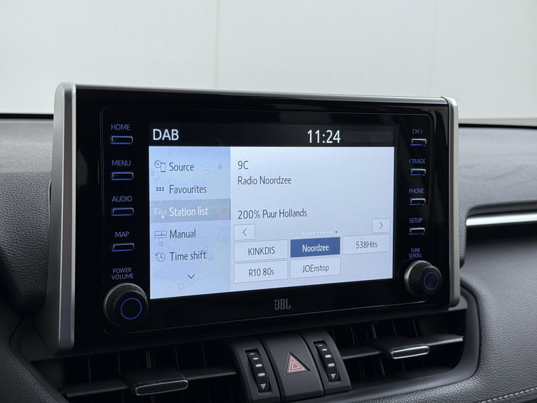 Vehicle Image 25