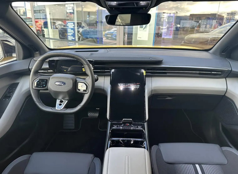 Vehicle Image 9