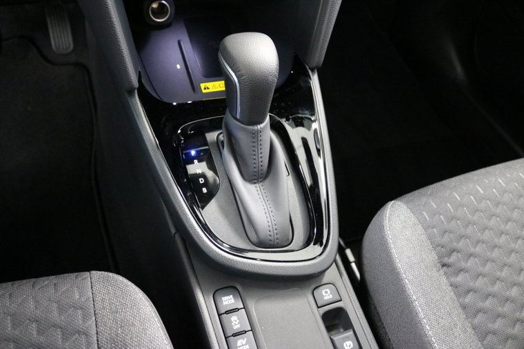 Vehicle Image 25