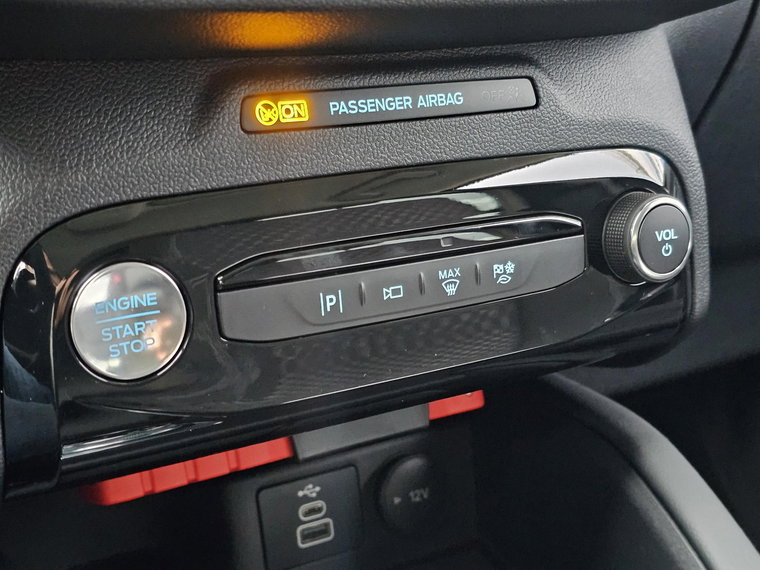 Vehicle Image 25