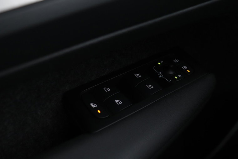 Vehicle Image 38