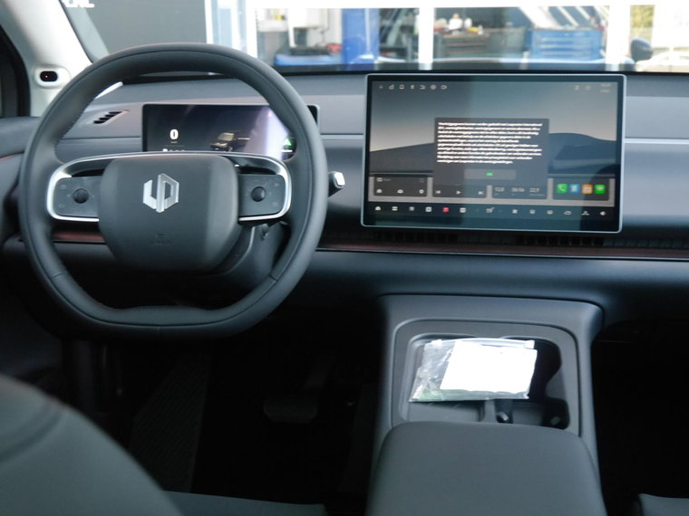 Vehicle Image 12