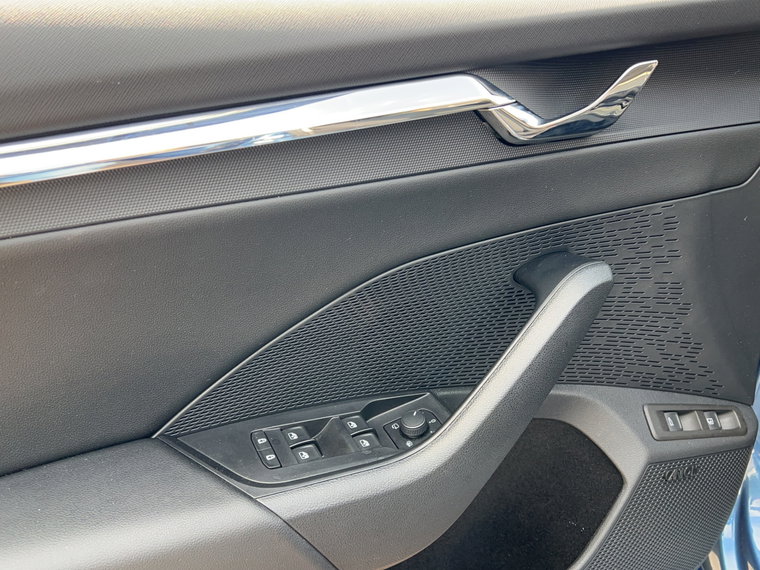 Vehicle Image 26