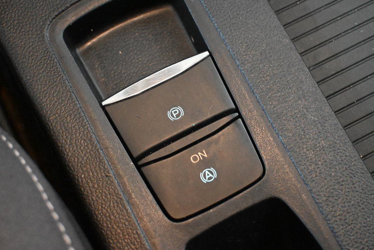 Vehicle Image 32