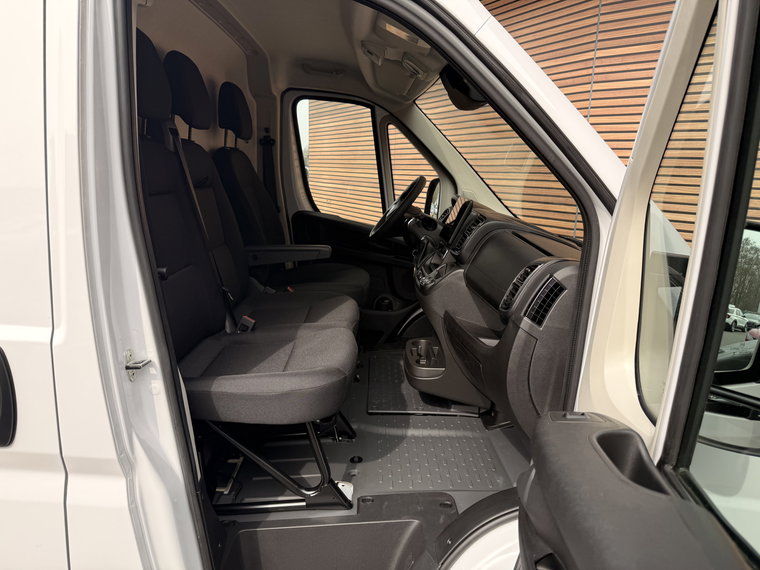Vehicle Image 37