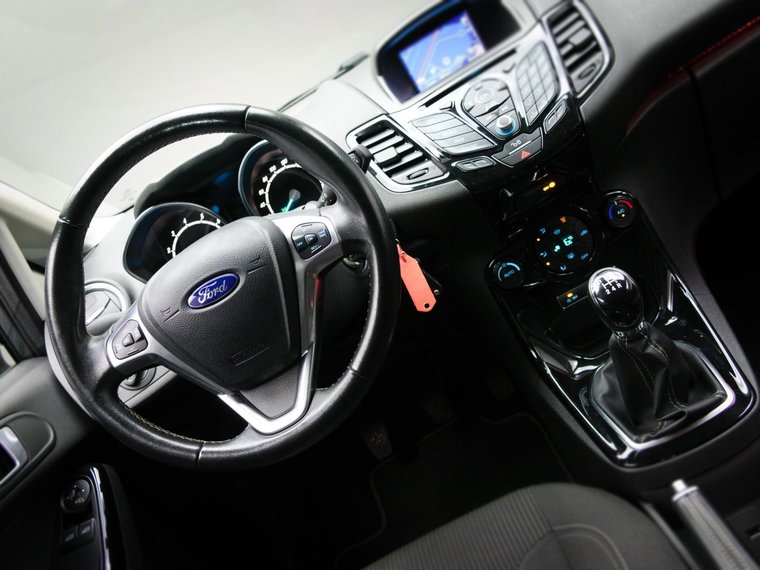 Vehicle Image 16