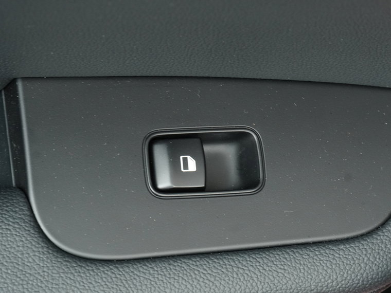 Vehicle Image 34
