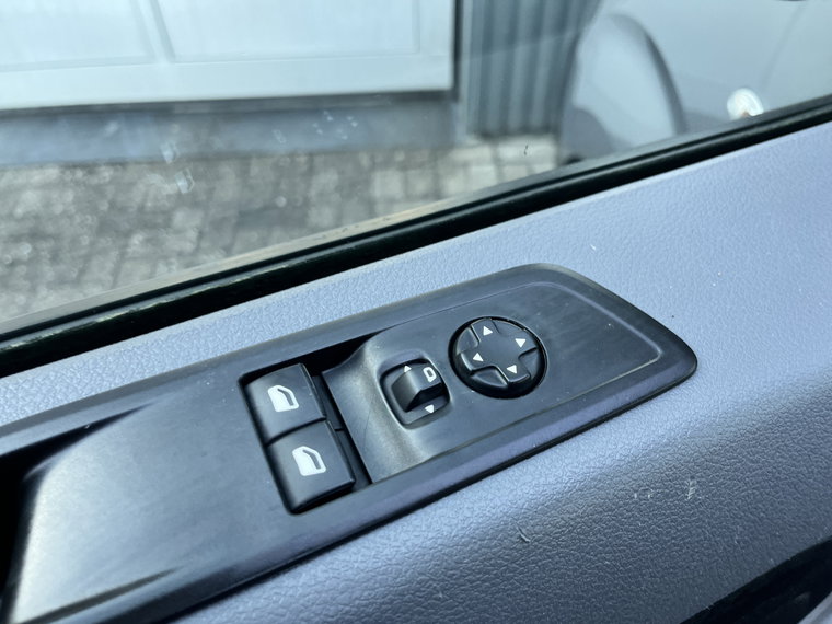 Vehicle Image 28