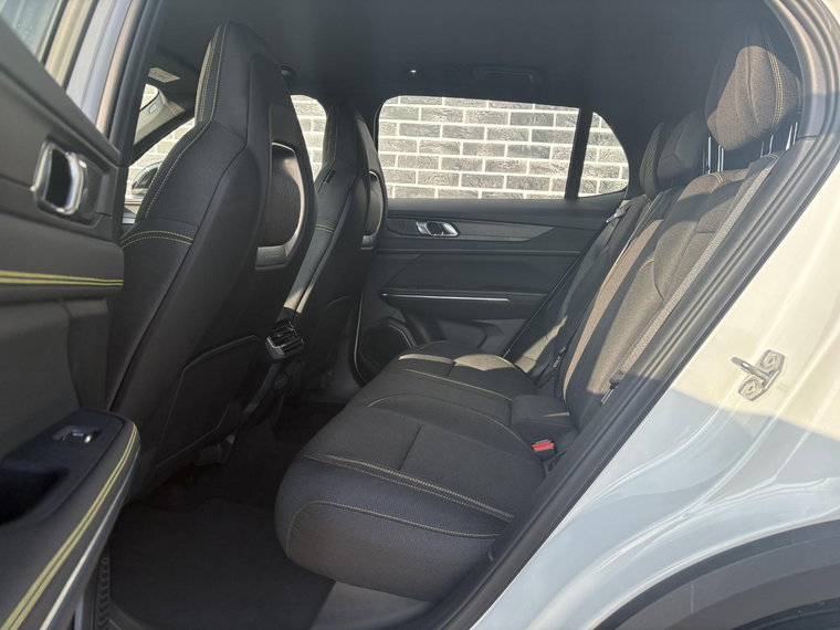 Vehicle Image 12