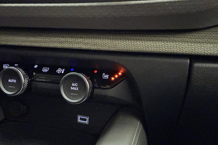 Vehicle Image 38