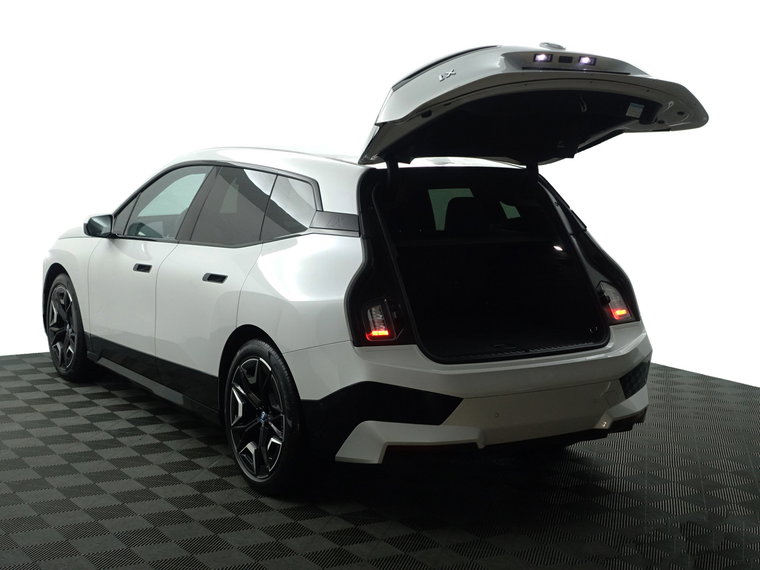 Vehicle Image 36