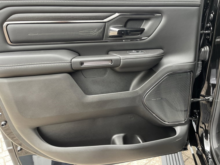 Vehicle Image 33