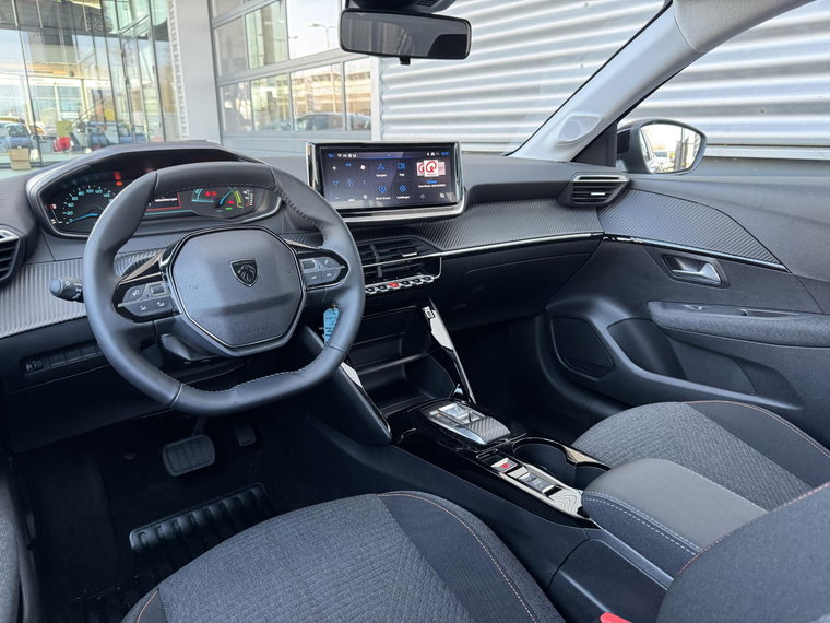 Vehicle Image 25