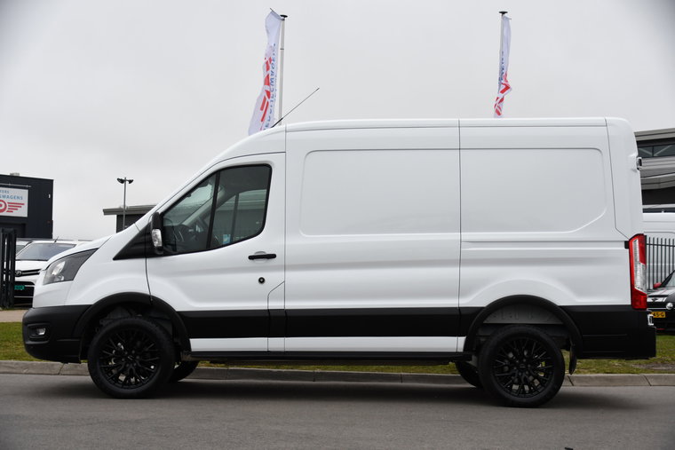 Vehicle Image 9