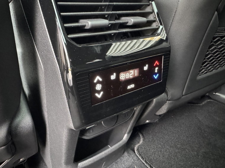 Vehicle Image 33