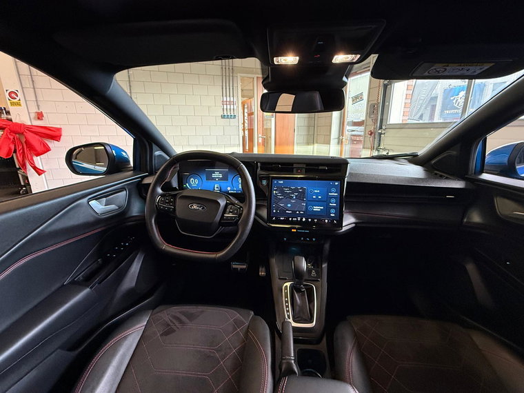Vehicle Image 14
