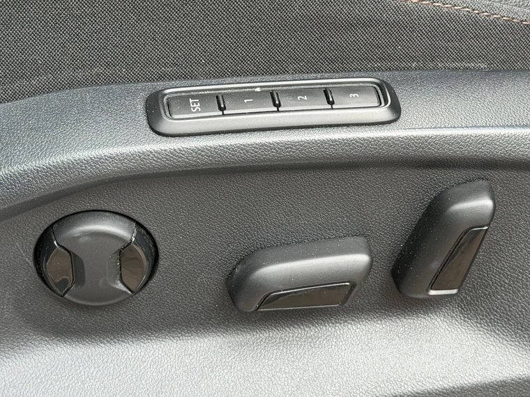Vehicle Image 26