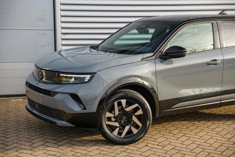 Vehicle Image 25