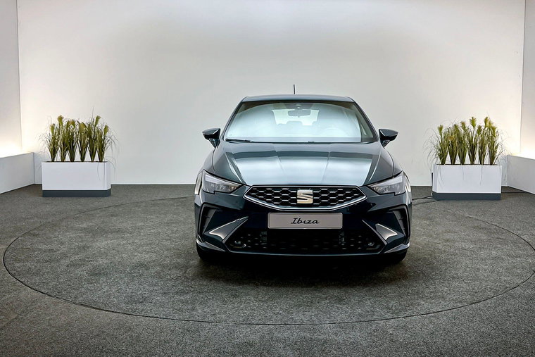 Vehicle Image 8