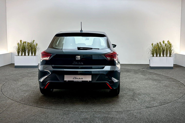 Vehicle Image 9