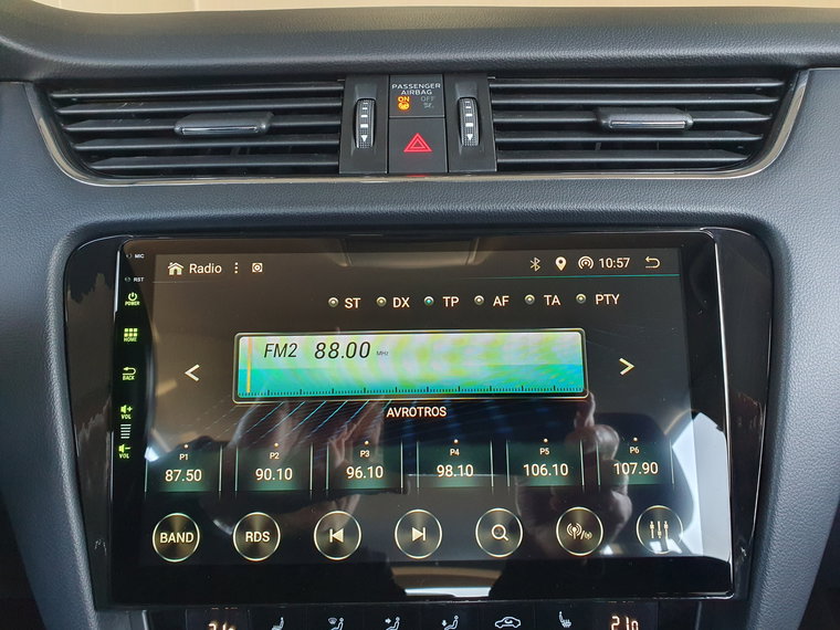 Vehicle Image 21